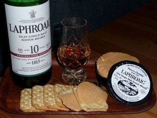 Dünyanın En iyi İçkileri – Laphroaig 10-Year-Old “Cask Strength” Islay Single Malt Scotch Whisky